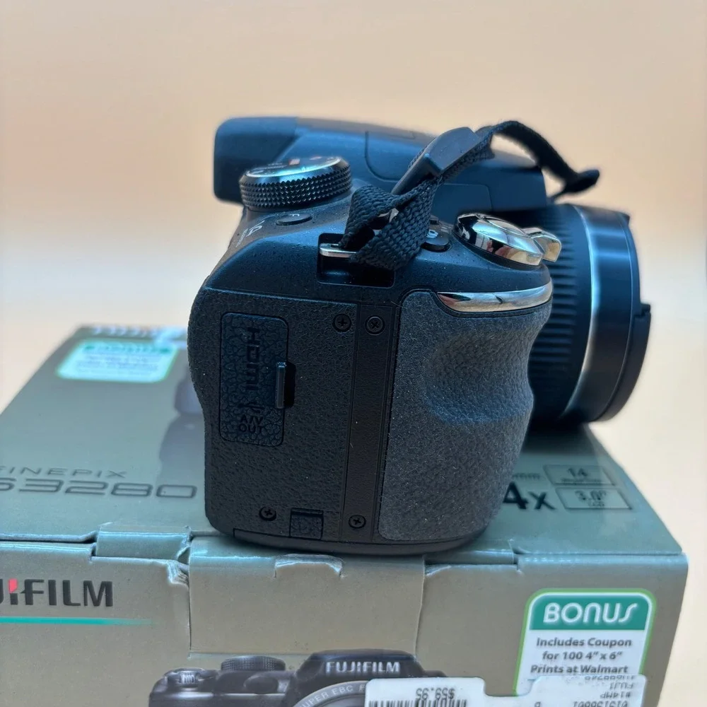 Fujifilm FinePix S3280 Digital Camera 14MP 24x Optical Zoom 3.0 LCD Black